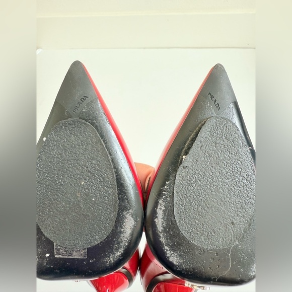 Prada Red Patent Leather Heart Appliquè Pointed Toe Heart Pumps EU 37.5 - Picture 10 of 11